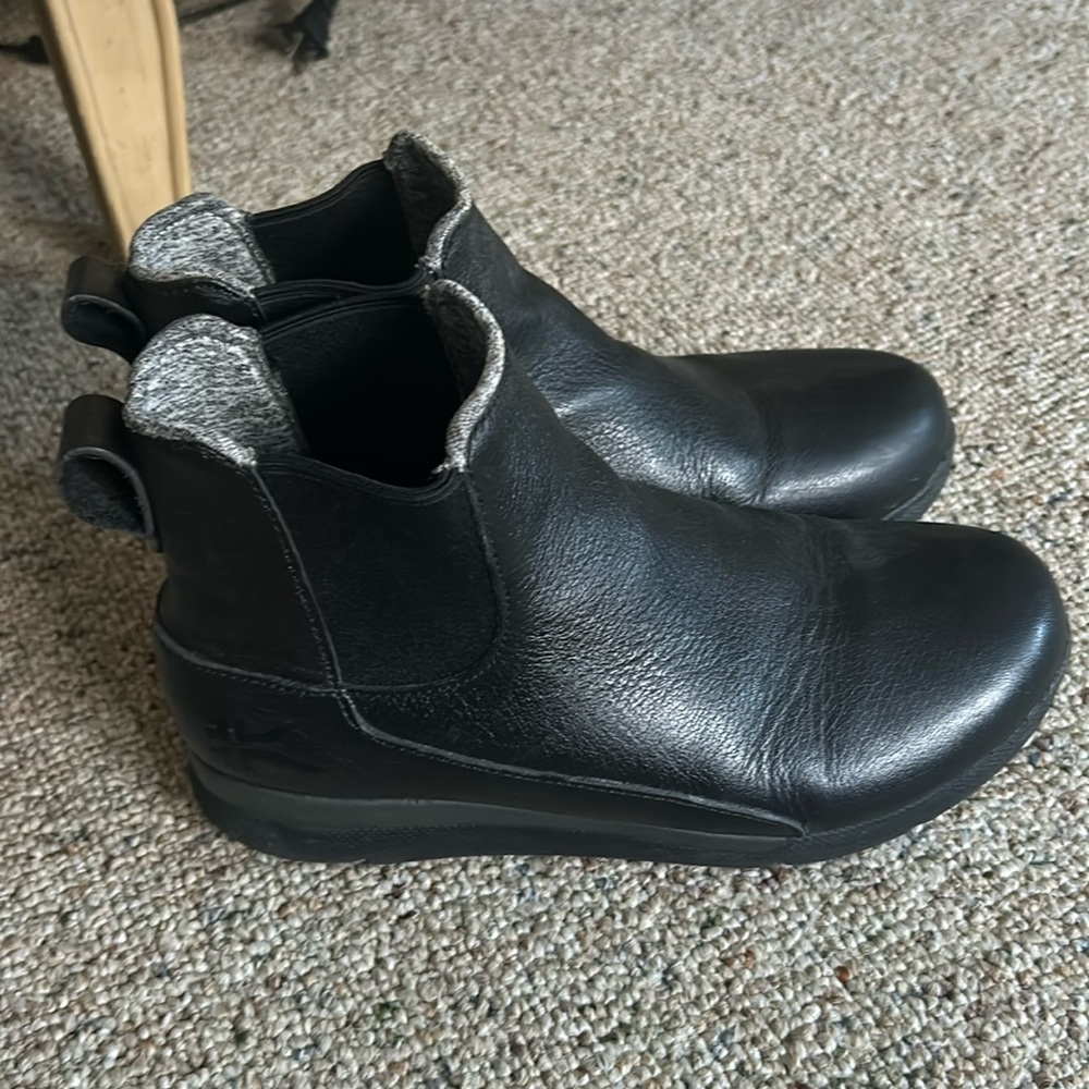 KURU orthotic boot size 8.5
